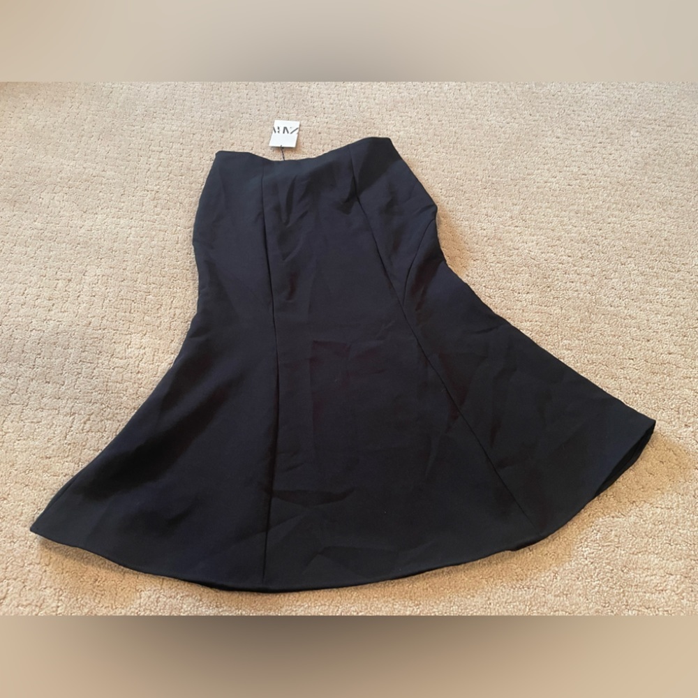 𝅺NWT!! Zara Black MIDI Skirt. H